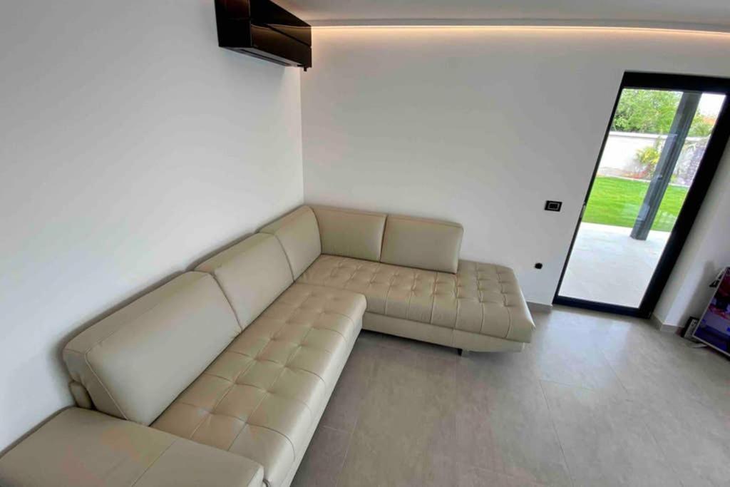 Villa Eni Medulin Heated Pool Šišan