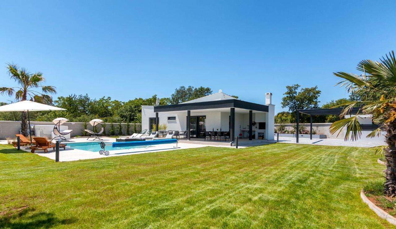 Villa Eni Medulin Heated Pool